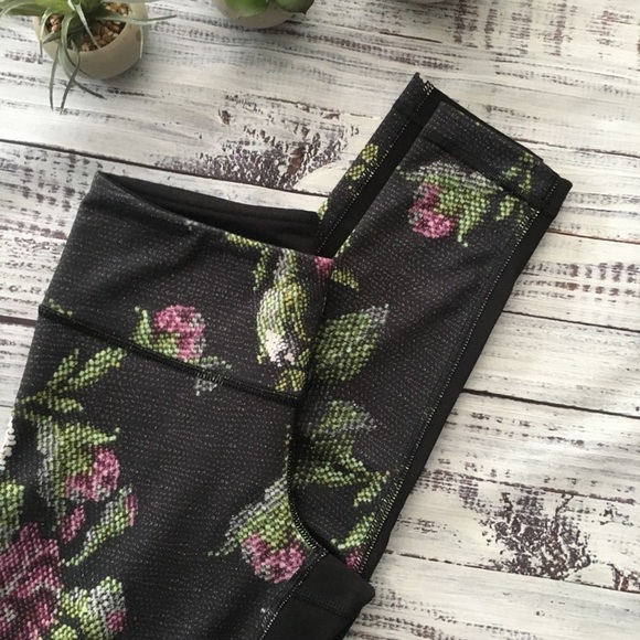 Lululemon Wunderunder Floral NWOT - Picture 5 of 8